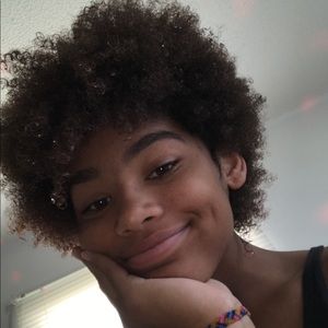 Meet your Posher, Kayla